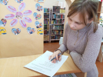 Дети и родители в библиотеке