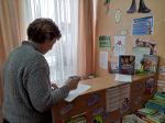 Дети и родители в библиотеке