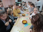 Весёлые девчата в детской библиотеке!