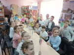Весёлые девчата в детской библиотеке!